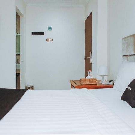 Ds Colive Marina Airport Hotel Semarang Buitenkant foto